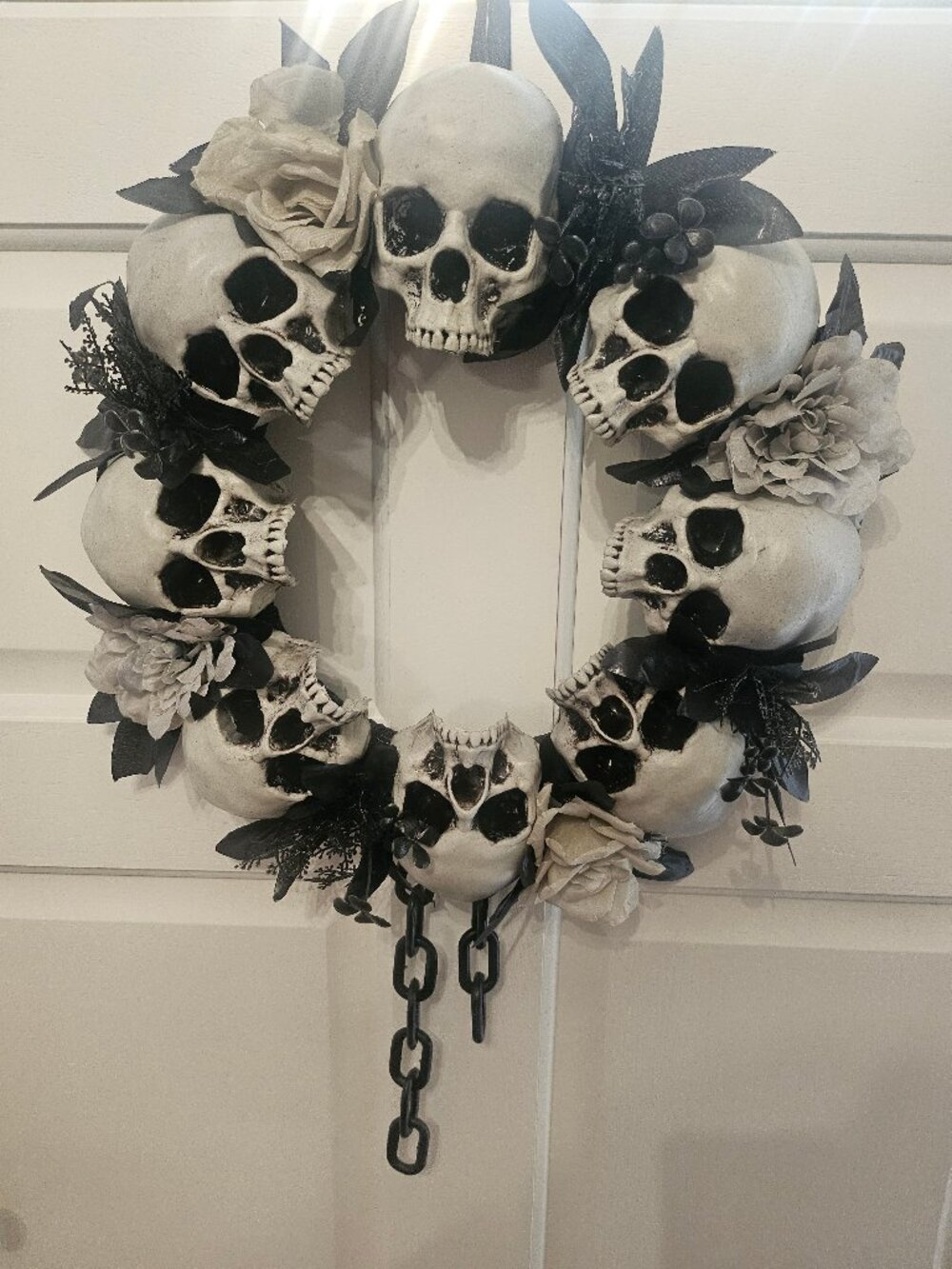 Morris Costumes 15 Inch Skulls And Chains With Gray Roses Halloween Wreath